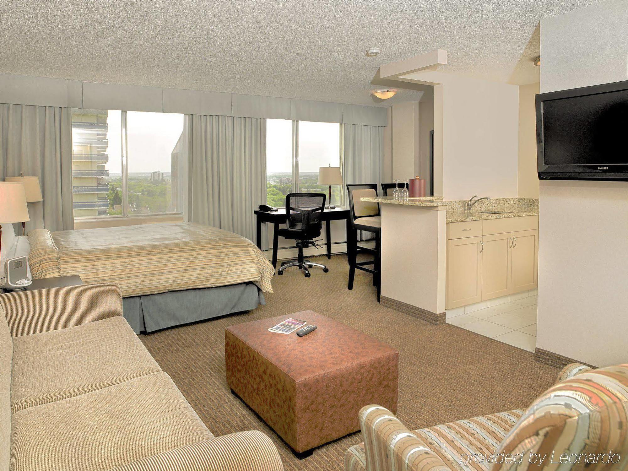 Campus Tower Suite Hotel Edmonton Room photo