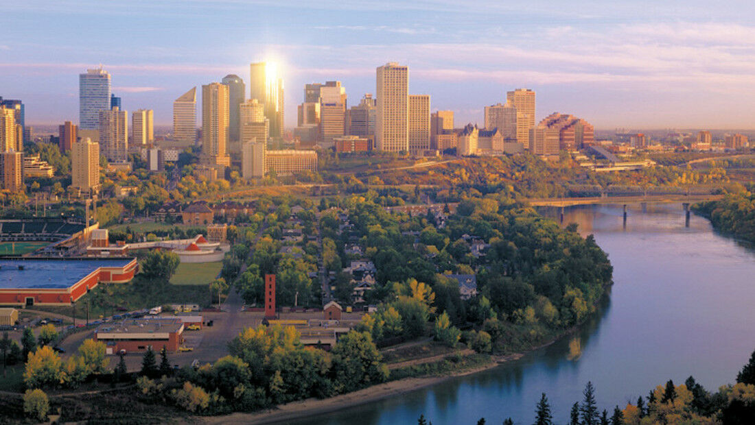 Campus Tower Suite Hotel Edmonton Exterior photo